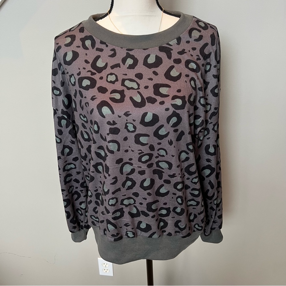 NWOT Leopard Print Light Sweatshirt